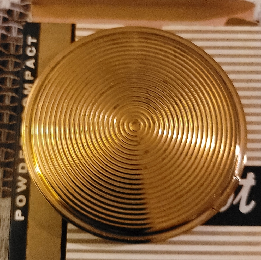 Vintage Compact - Picture 2 of 4